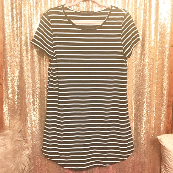 Tops - 🆕 Black w/ White Stripes Crew T-Shirt Tunic Top🖤